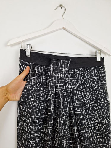 Second-Hand - Country Road Draped Front Ankle Zip Pants Size 6 - SwapUp
