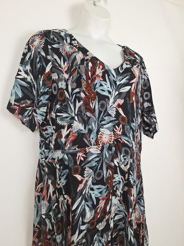 Second-Hand - Blue Illusion Breezy Bush Life Midi Dress Size 20 - SwapUp