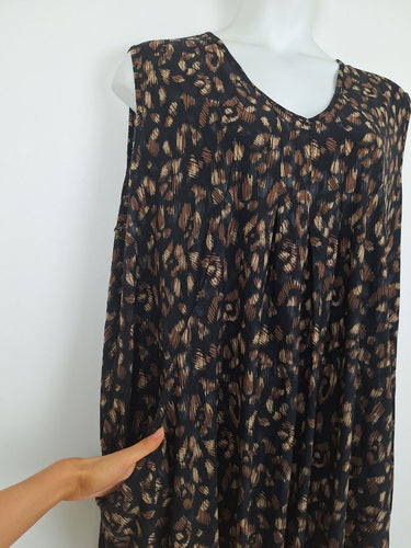 Second-Hand - Taking Shape Abstract Brown and Black Tunic Dress Size 22 - SwapUp