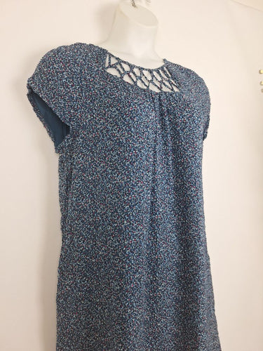 Second-Hand - Blue Illusion Speckled Blue Weave Cut Out Midi Dress Size XXXL - SwapUp