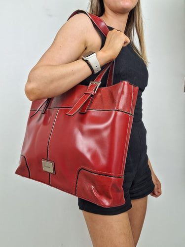 Second-Hand - Laura Jones Rectangular Red Patent Oversized Bag - SwapUp