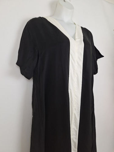 Second-Hand - Adorne White Stripe V Neck Maxi Dress Size 16 - SwapUp