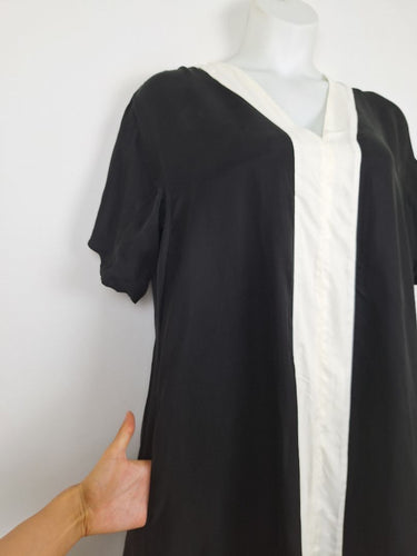 Second-Hand - Adorne White Stripe V Neck Maxi Dress Size 16 - SwapUp