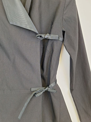 Second-Hand - Alicia Hollen Dressy Asymmetric Tied Fitted Jacket Size 8 - SwapUp