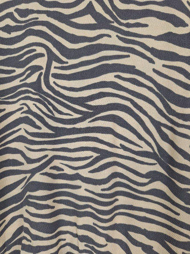 Second-Hand - Decjuba Beige Animal Print Relaxed Top Size S - SwapUp