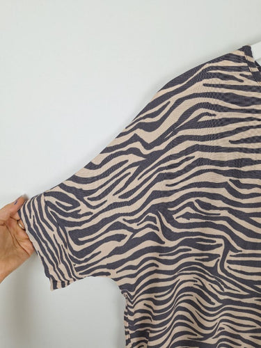 Second-Hand - Decjuba Beige Animal Print Relaxed Top Size S - SwapUp