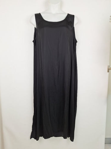Second-Hand - Maggie T Minimal Ink Maxi Dress Size L - SwapUp