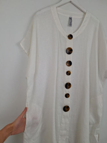 Second-Hand - Taking Shape Crisp Linen Funky Button Blouse Size 22 - SwapUp