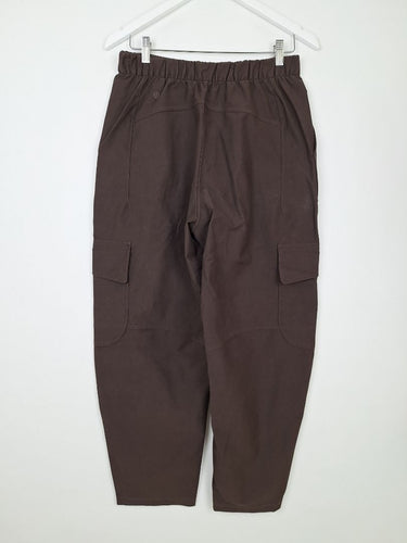 Second-Hand - Lululemon Chocolate Barrel Cargo Pants Size 10 - SwapUp