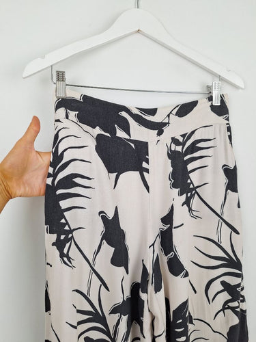 Second-Hand - Yours Truly Palm Wide-Leg Loose Pants Size 8 - SwapUp