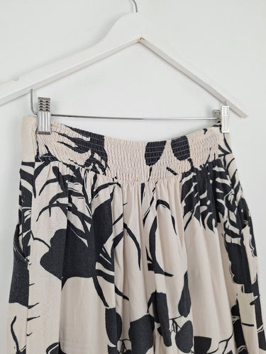 Second-Hand - Yours Truly Palm Wide-Leg Loose Pants Size 8 - SwapUp
