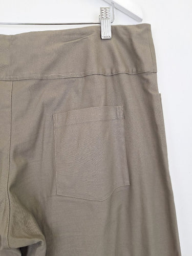 Second-Hand - Dogstar Olive Mid Rise Straight Leg Pants Size 14 - SwapUp