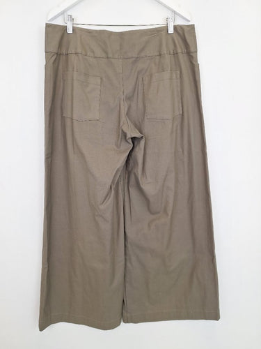 Second-Hand - Dogstar Olive Mid Rise Straight Leg Pants Size 14 - SwapUp