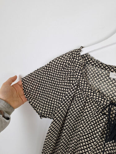 Second-Hand - Country Road Casual Tied Repeating Pattern Top Size XXS - SwapUp