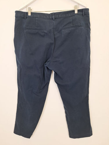 Second-Hand - Commonry Classic Navy Slim Fit 3/4 Pants Size 16 - SwapUp