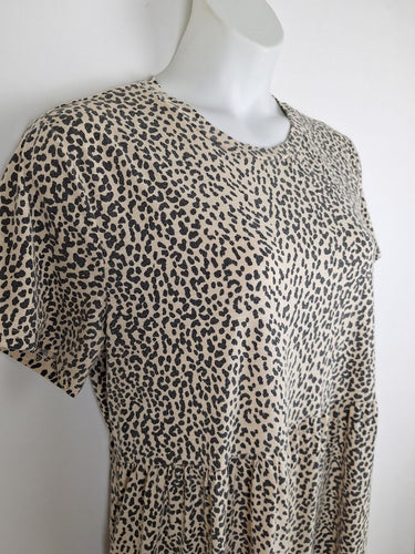 Second-Hand - Frankie And Co Comfy Leopard Print T-Shirt Dress Size 16 - SwapUp