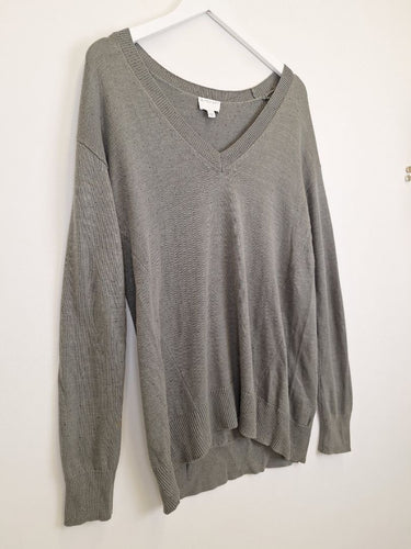 Second-Hand - Witchery Grey Sequin Embellished Knitted Jumper Size S - SwapUp