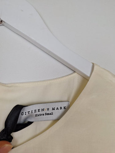 Second-Hand - Citizen's Mark Sleek Cream Everyday Sleeveless Top Size XS - SwapUp