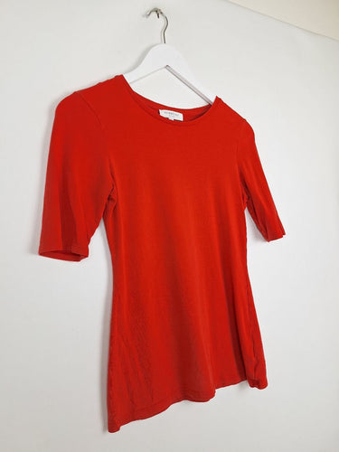 Second-Hand - Witchery Essential Crimson Slim Fit Top Size XS - SwapUp