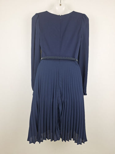 Second-Hand - Review Classic Lace Bodice Pleated Dress Size 8 - SwapUp