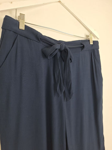 Second-Hand - Minimum Navy Everyday Tie Waist Pants Size 12 - SwapUp