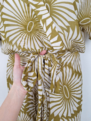 Second-Hand - Ginger & Smart Olive Pinwheel Midi Dress Size 8 - SwapUp