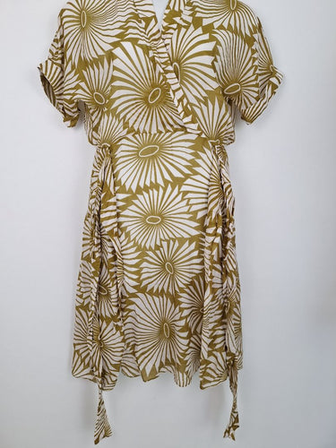 Second-Hand - Ginger & Smart Olive Pinwheel Midi Dress Size 8 - SwapUp