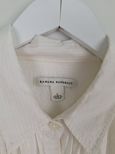 Second-Hand - Banana Republic Pleated Front Semi Sheer Shirt Size L - SwapUp