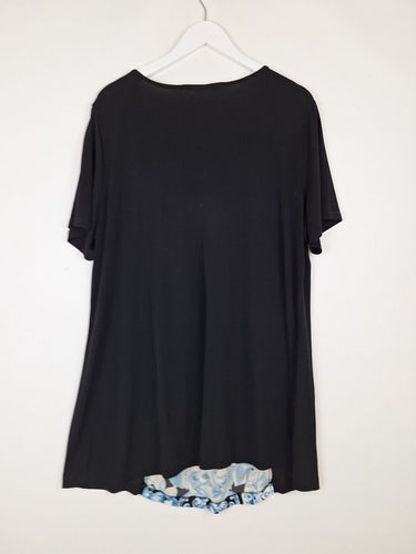 Second-Hand - Virtuelle Keyhole Cut Out Blue Flower Top Size XL - SwapUp
