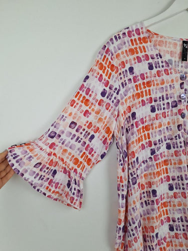 Second-Hand - Taking Shape Lavender Apricot Abstract Top Size 16 - SwapUp