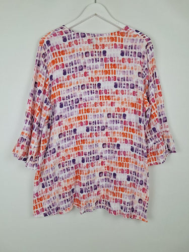 Second-Hand - Taking Shape Lavender Apricot Abstract Top Size 16 - SwapUp