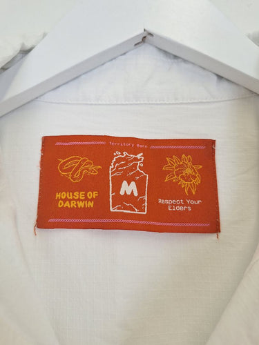 Second-Hand - House of Darwin Crisp White Outdoorsy Shirt Size M - SwapUp