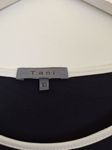 Second-Hand - Tani White Trim Soft Short Sleeve Top Size 10 - SwapUp