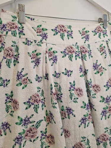 Second-Hand - Review Broderie Pretty Pleated Roses Midi Skirt Size 14 - SwapUp