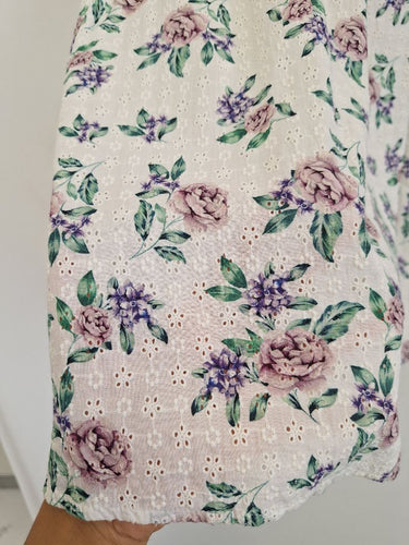 Second-Hand - Review Broderie Pretty Pleated Roses Midi Skirt Size 14 - SwapUp