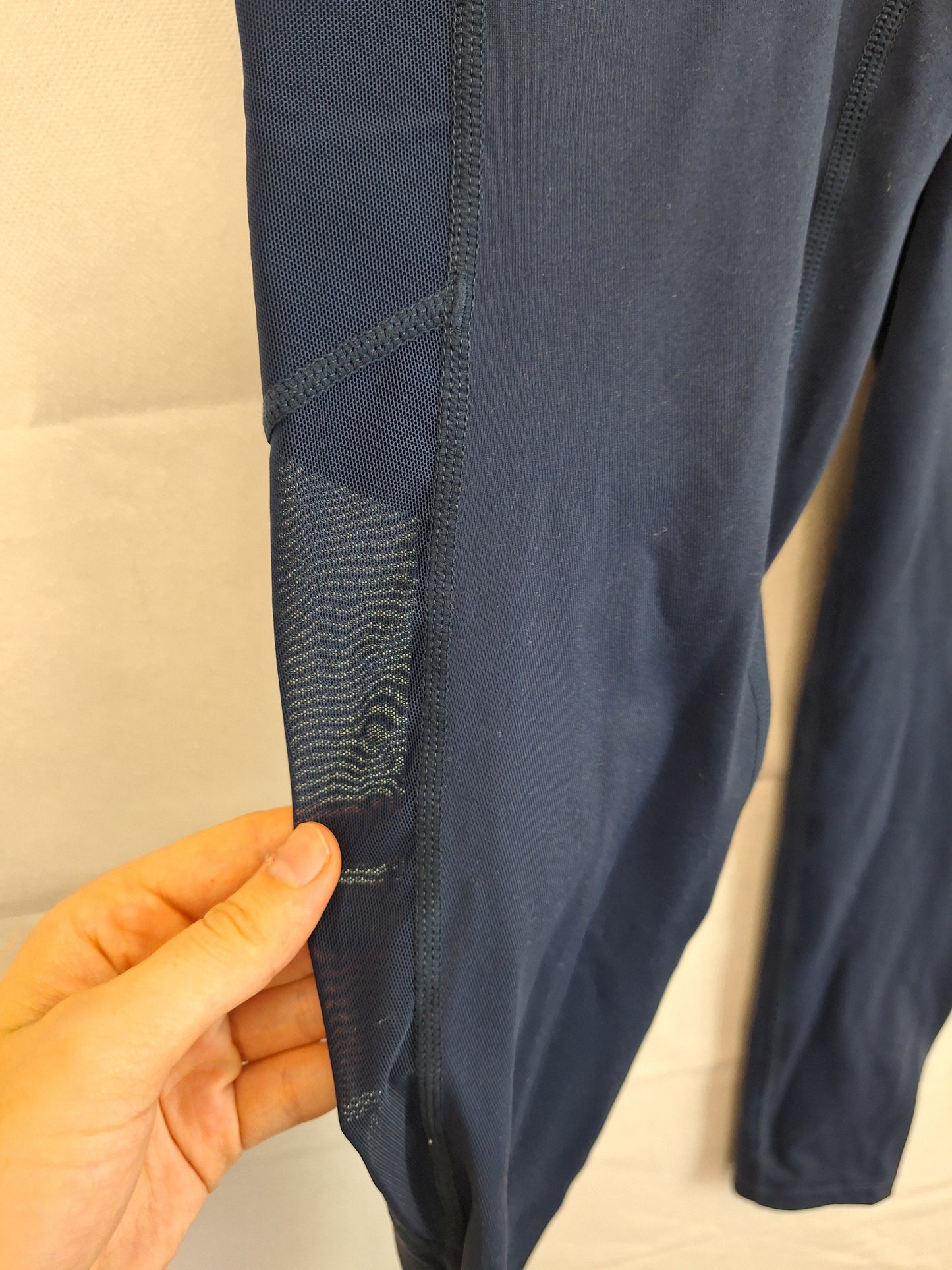 Rockwear Navy Mesh Insert 3/4 Activewear Leggings Size 8 by SwapUp-Online Second Hand Store-Online Thrift Store