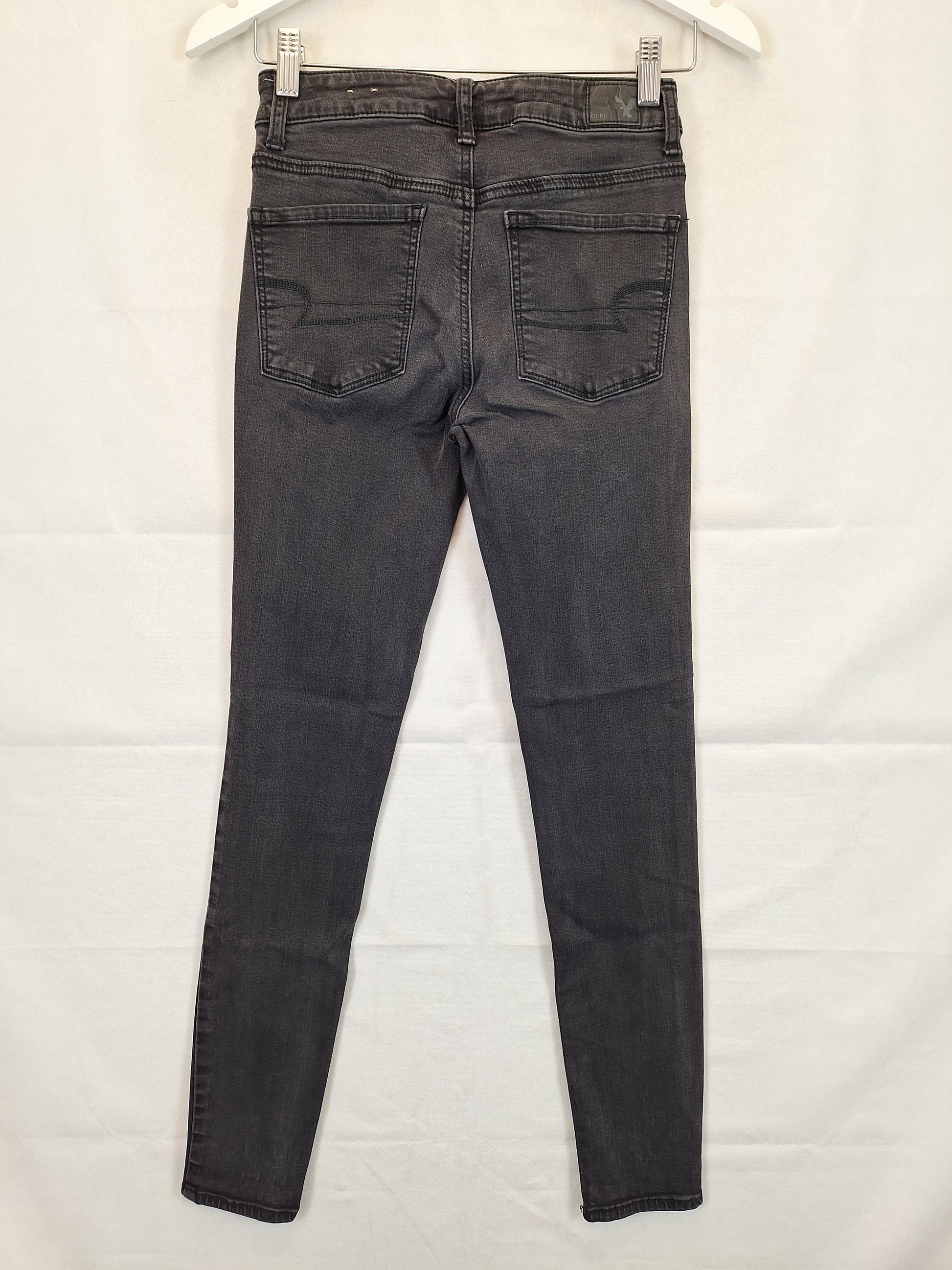 American Eagle Essential Skinny  Jeans Size 6 by SwapUp-Online Second Hand Store-Online Thrift Store