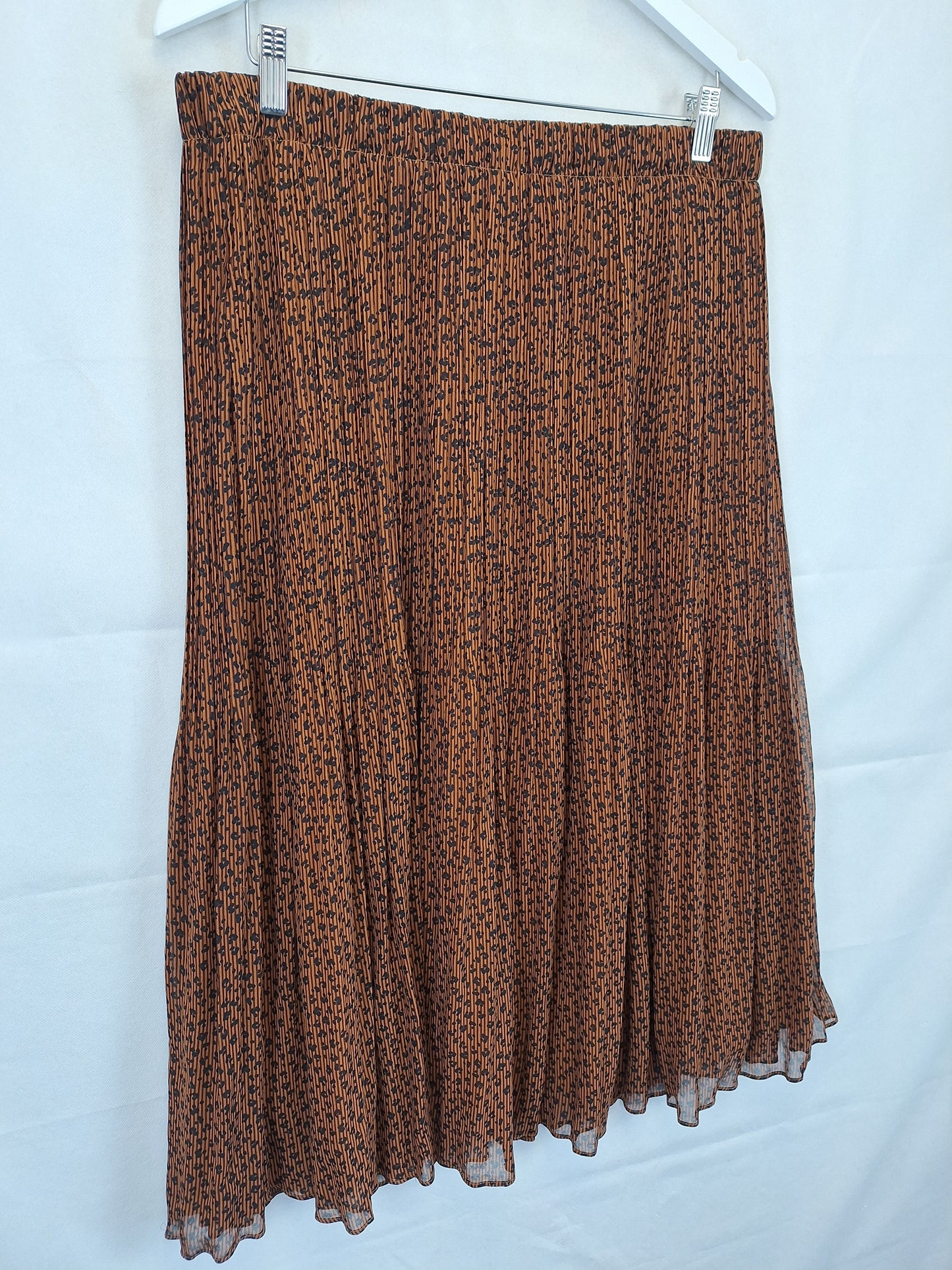 Witchery Animal Print Mini Pleat Midi Skirt Size 16 by SwapUp-Online Second Hand Store-Online Thrift Store