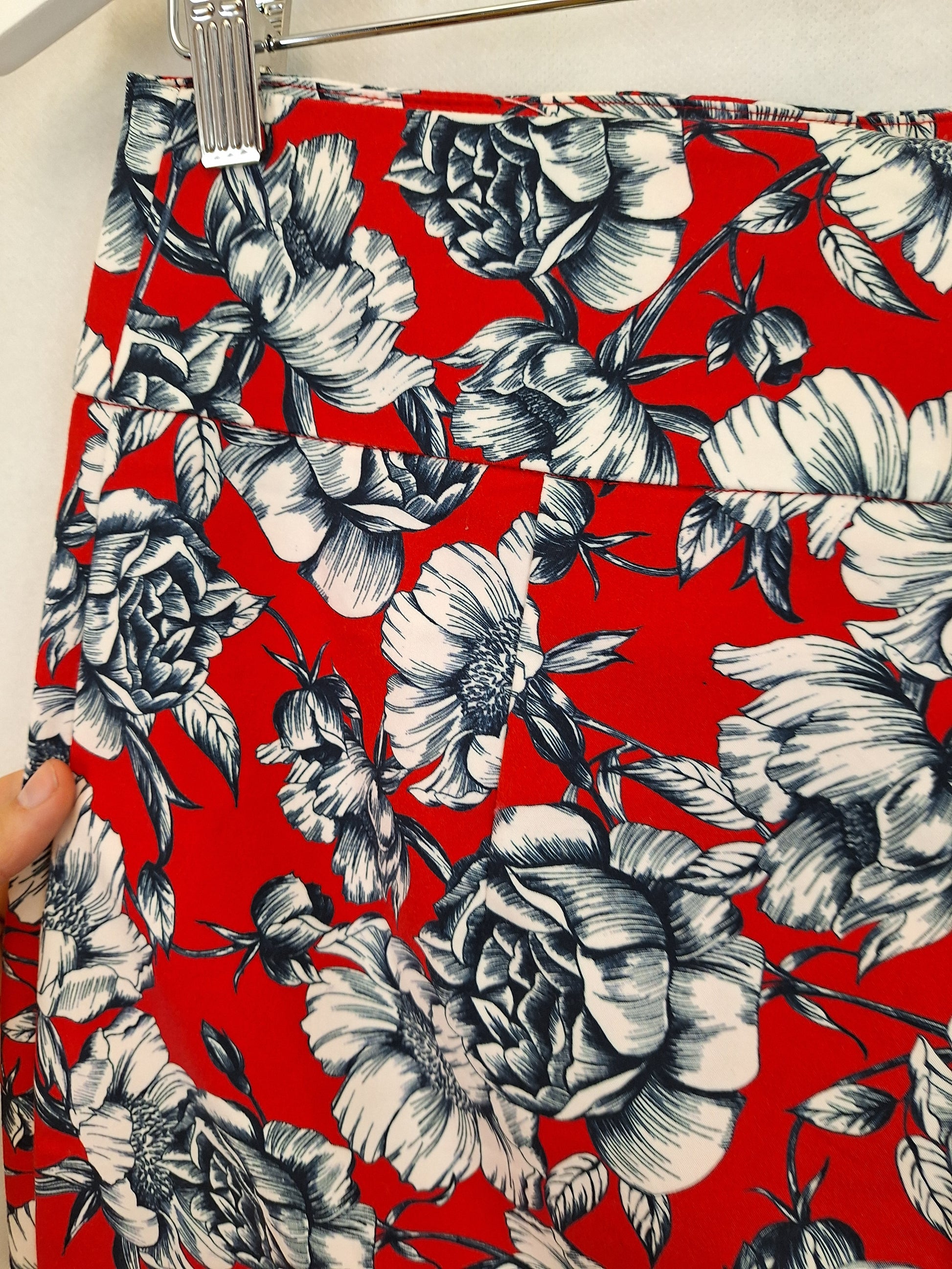 Review Floral Button Feature Pencil Midi Skirt Size 10 by SwapUp-Online Second Hand Store-Online Thrift Store