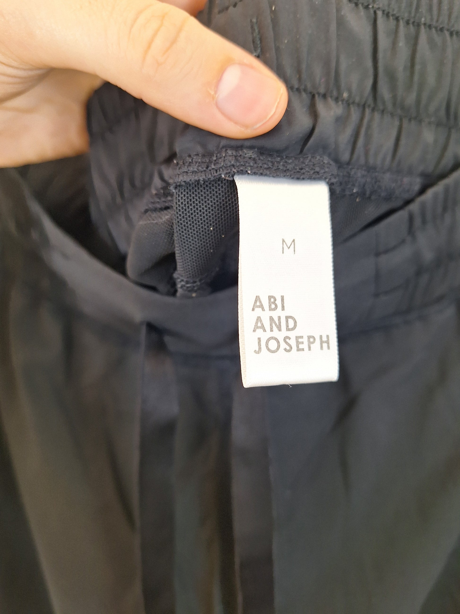 Abi and Joseph Lightweight Comfy 3/4 Active Pants Size M by SwapUp-Online Second Hand Store-Online Thrift Store