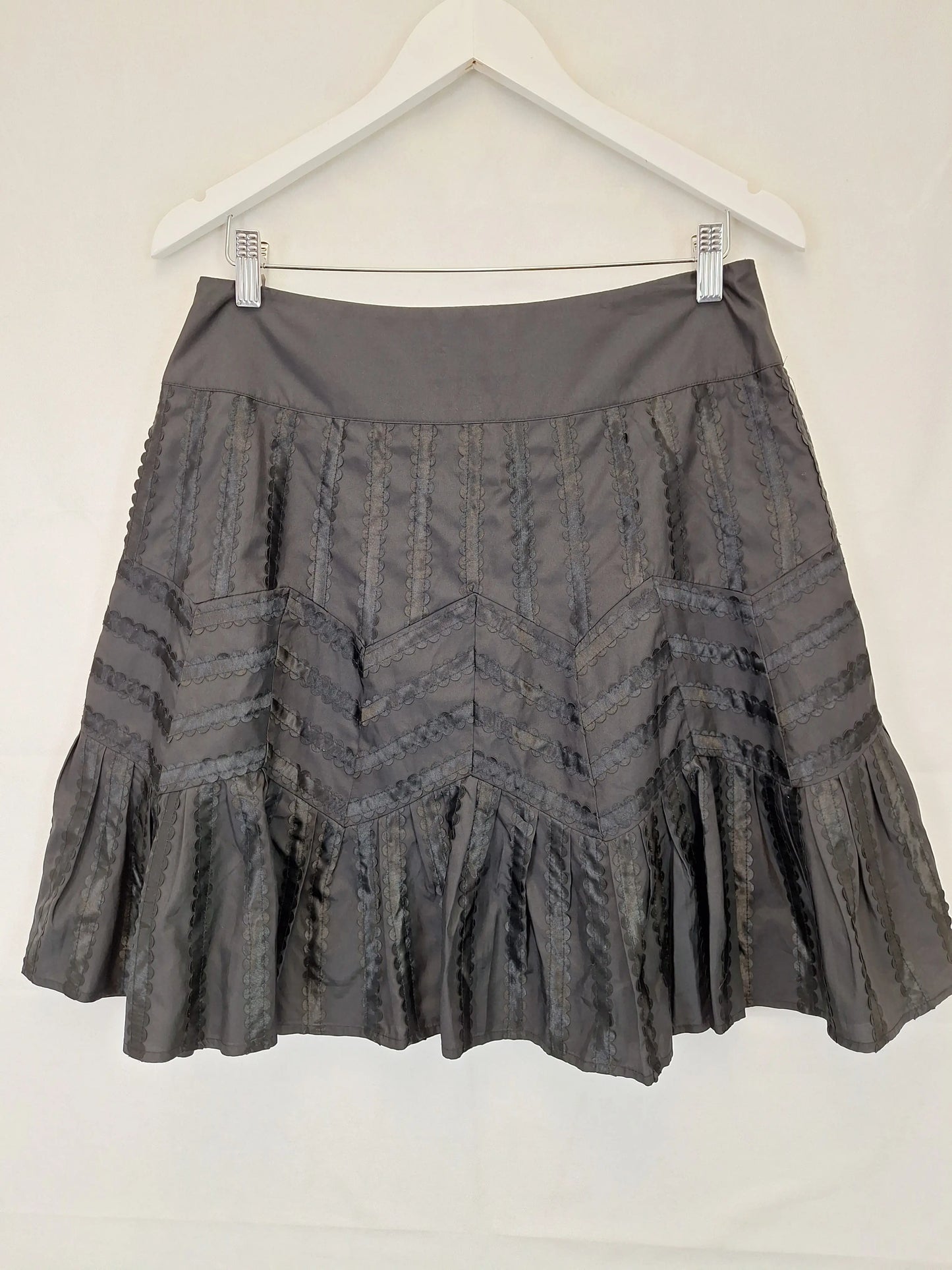 Alannah Hill Textured Panelled Frill Mini Skirt Size 14 by SwapUp-Online Second Hand Store-Online Thrift Store