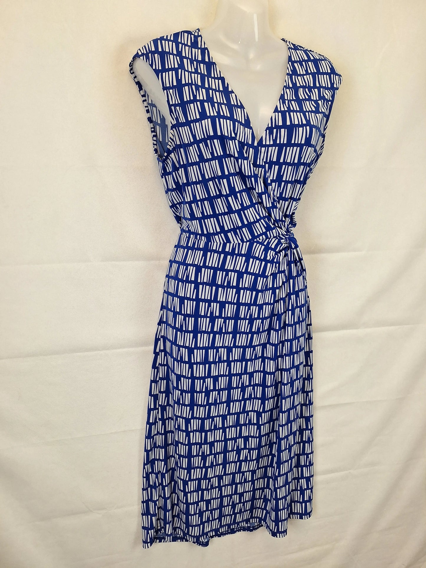 Basque Relaxed Stretch V Neck Midi Dress Size 10 by SwapUp-Online Second Hand Store-Online Thrift Store