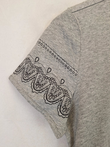 Chloé Essential V Neck T-shirt Size 10 by SwapUp-Online Second Hand Store-Online Thrift Store