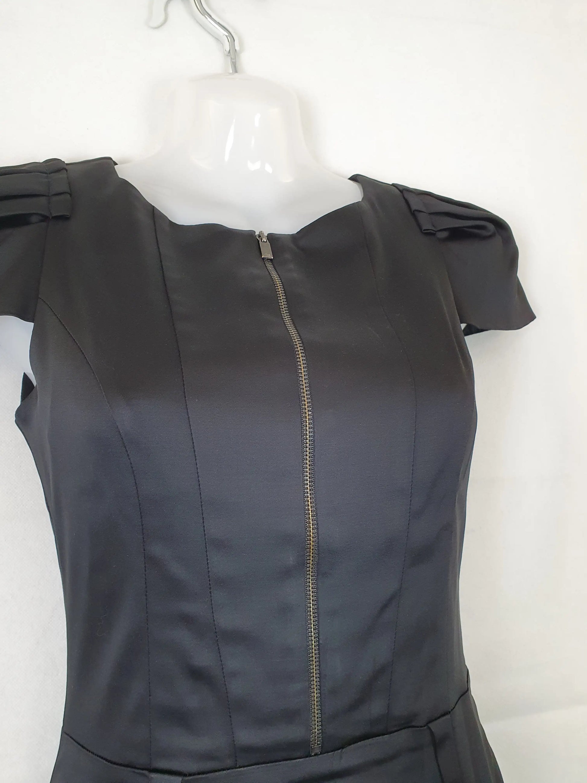 Cue Front Zipper Midi Dress Size 6 by SwapUp-Online Second Hand Store-Online Thrift Store