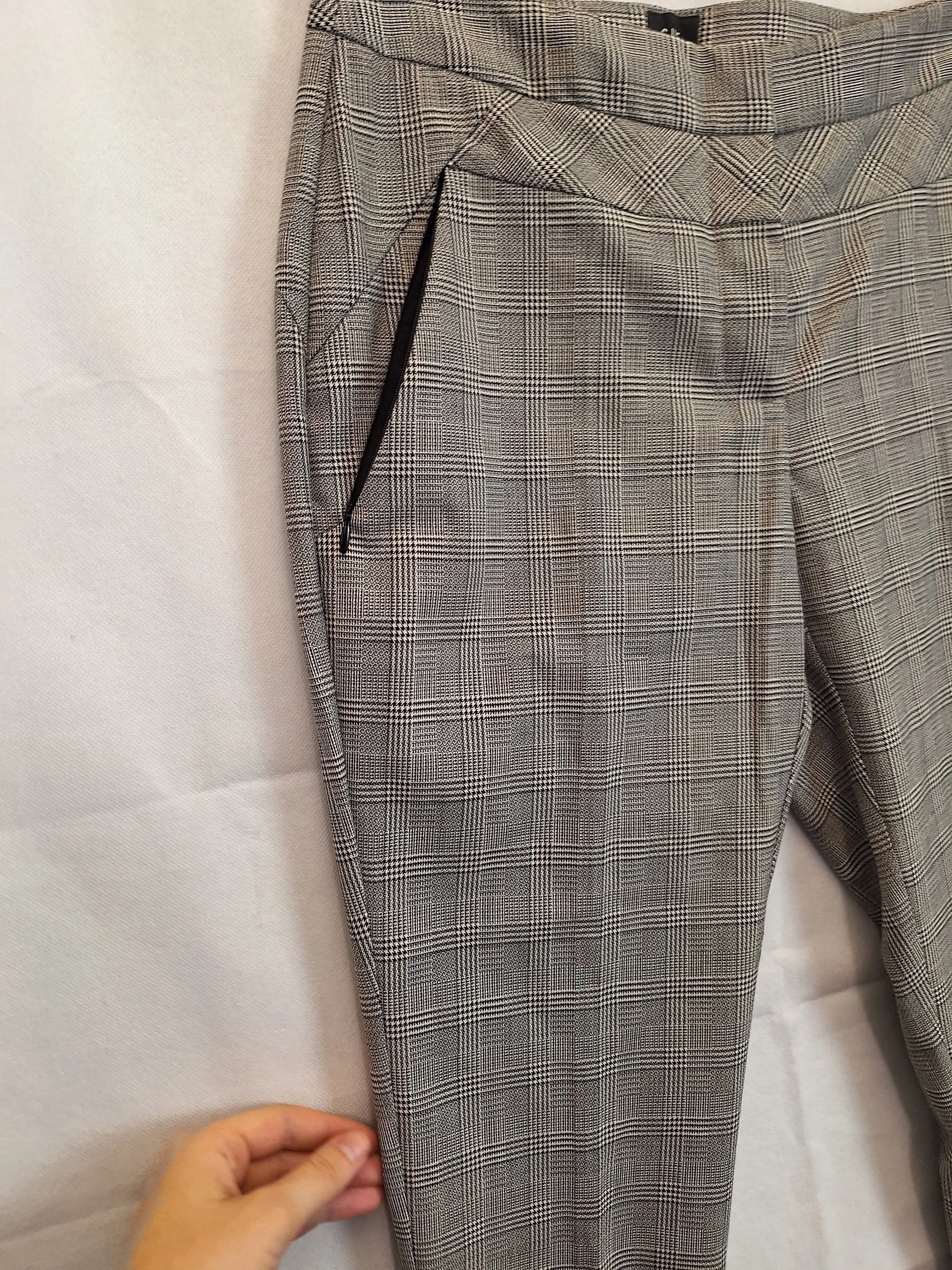 Cue Tailored Checked Office Pants Size 8 by SwapUp-Online Second Hand Store-Online Thrift Store