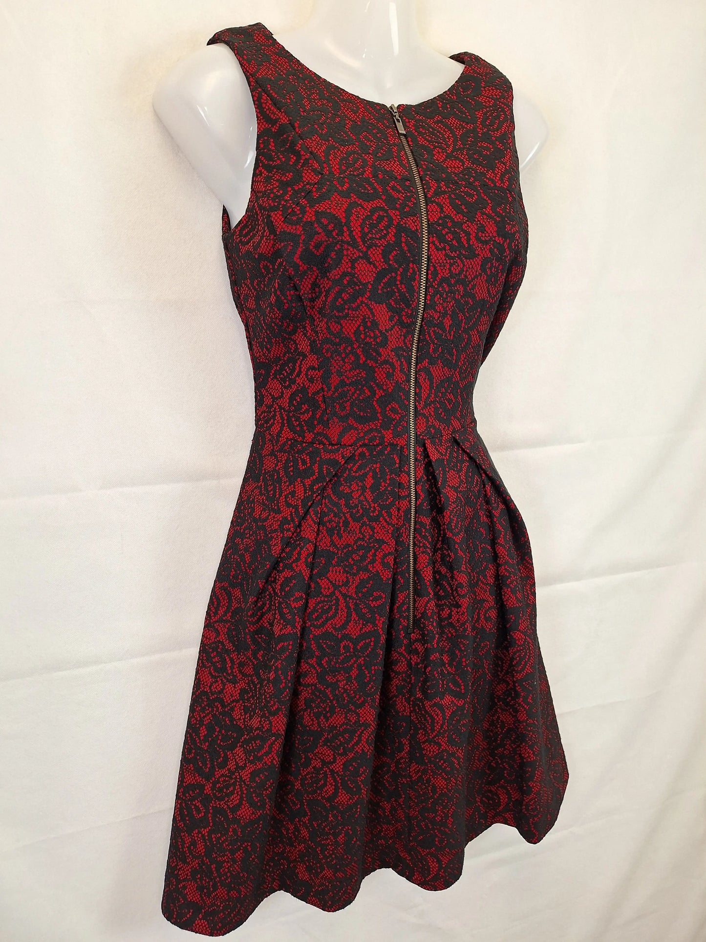 Cue Textured Lace Design Pleated Mini Dress Size 8 by SwapUp-Online Second Hand Store-Online Thrift Store