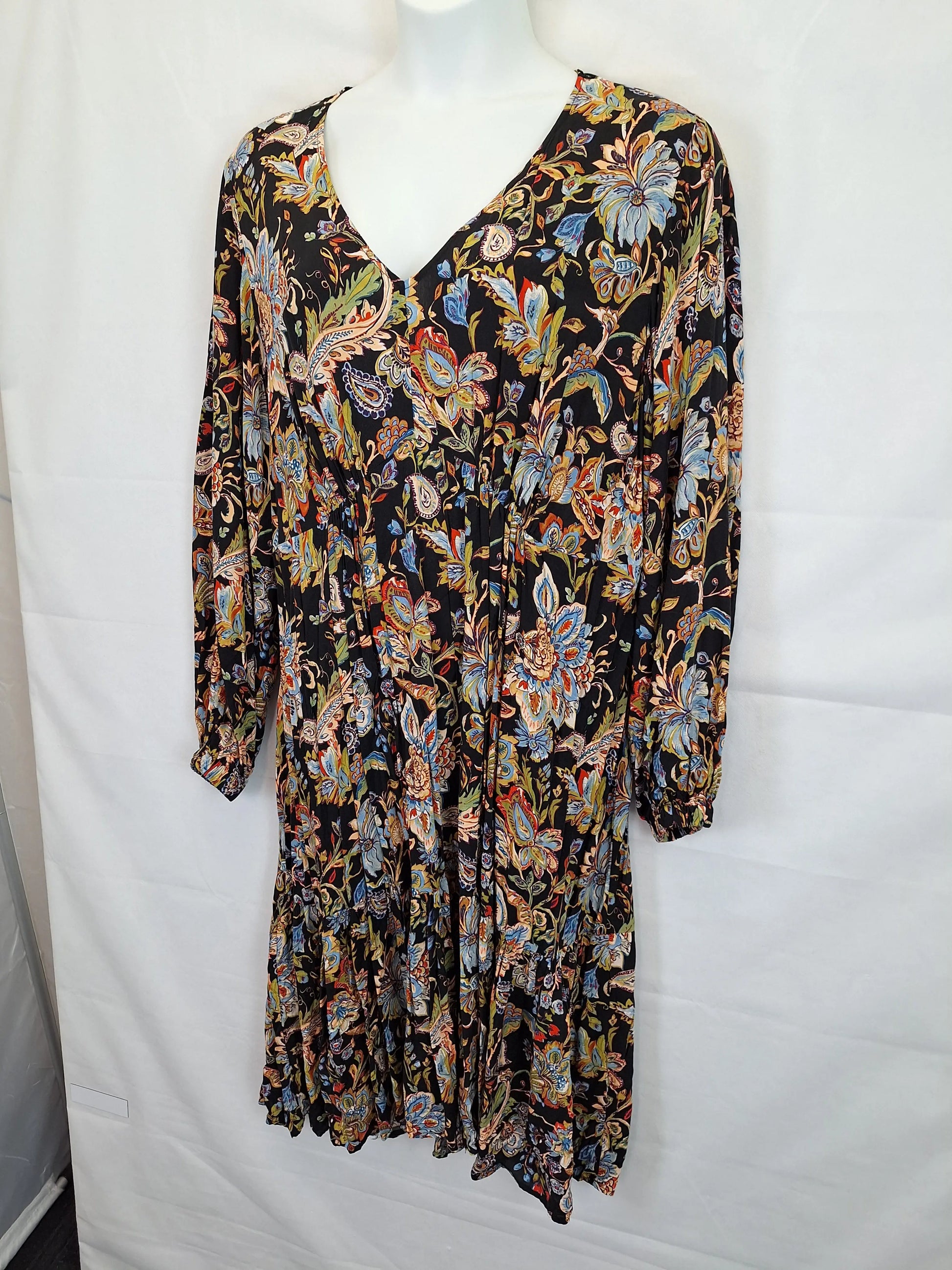 Harlow Floral Vacation Midi Dress Size L by SwapUp-Online Second Hand Store-Online Thrift Store