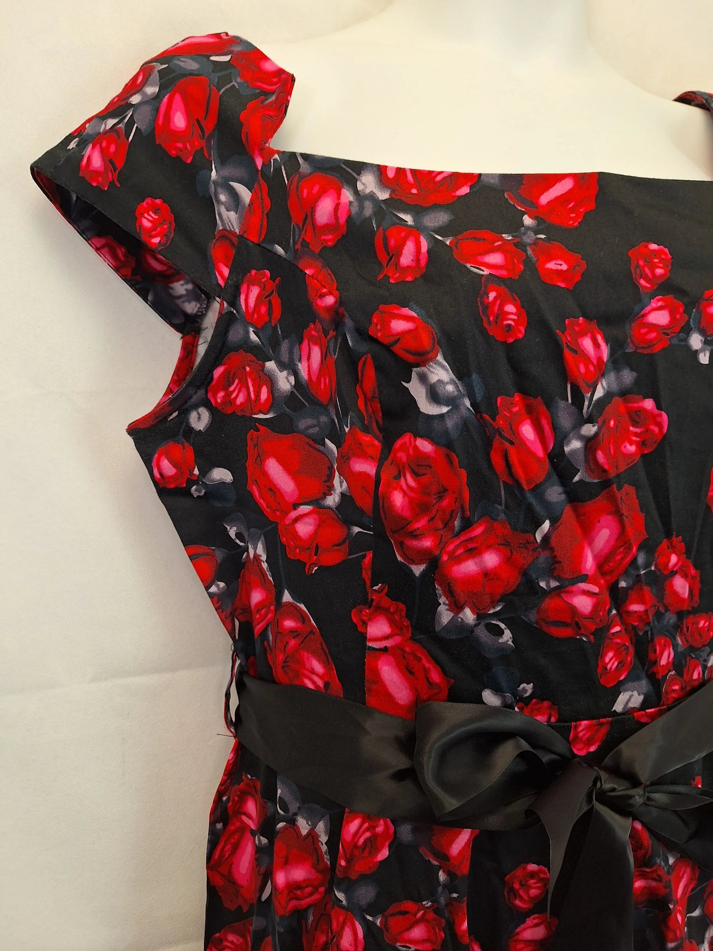 Hearts & Roses Retro Roses Midi Dress Size 22 by SwapUp-Online Second Hand Store-Online Thrift Store