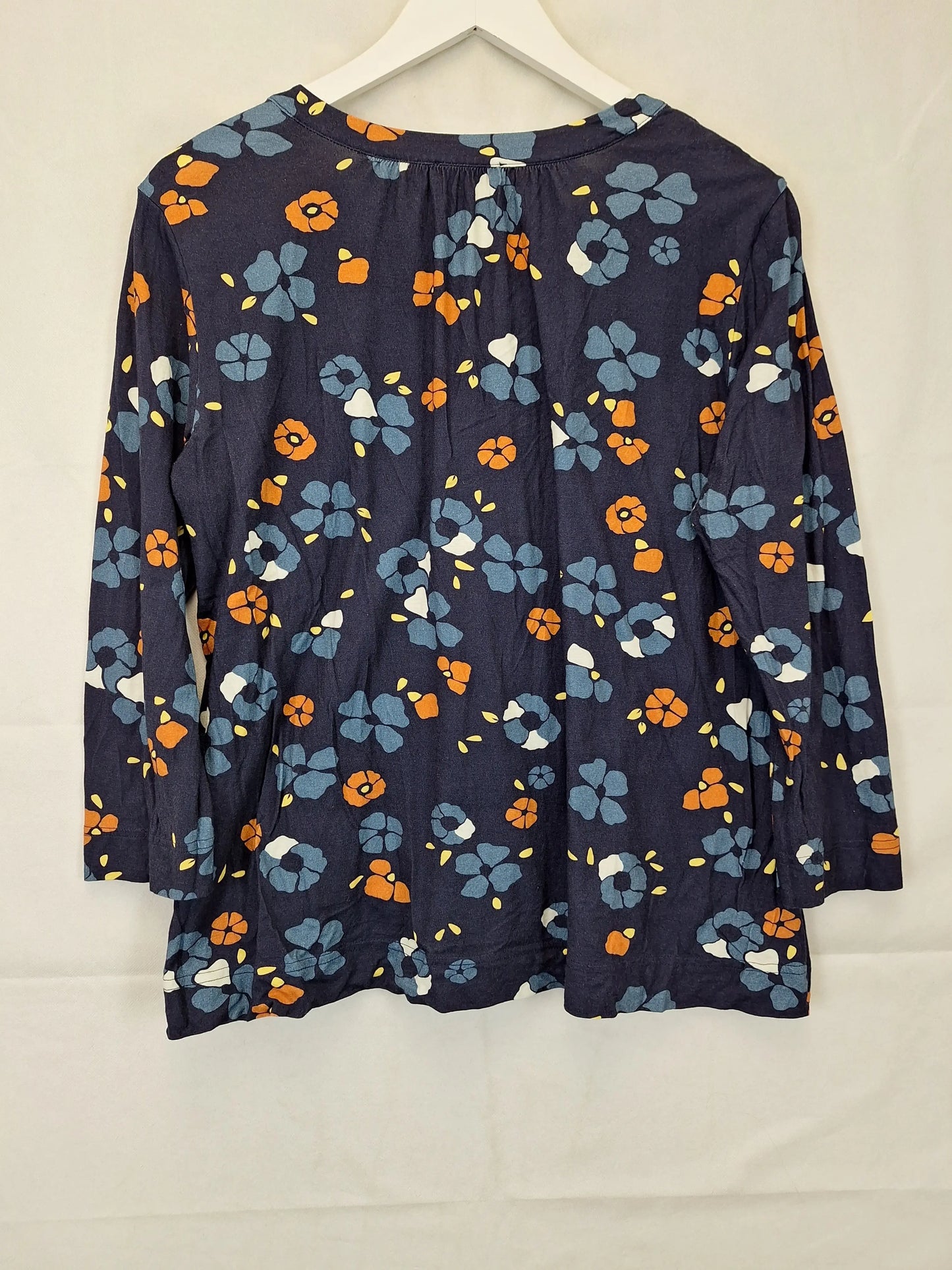 Hessnatur Basic V Neck Floral Top Size S by SwapUp-Online Second Hand Store-Online Thrift Store