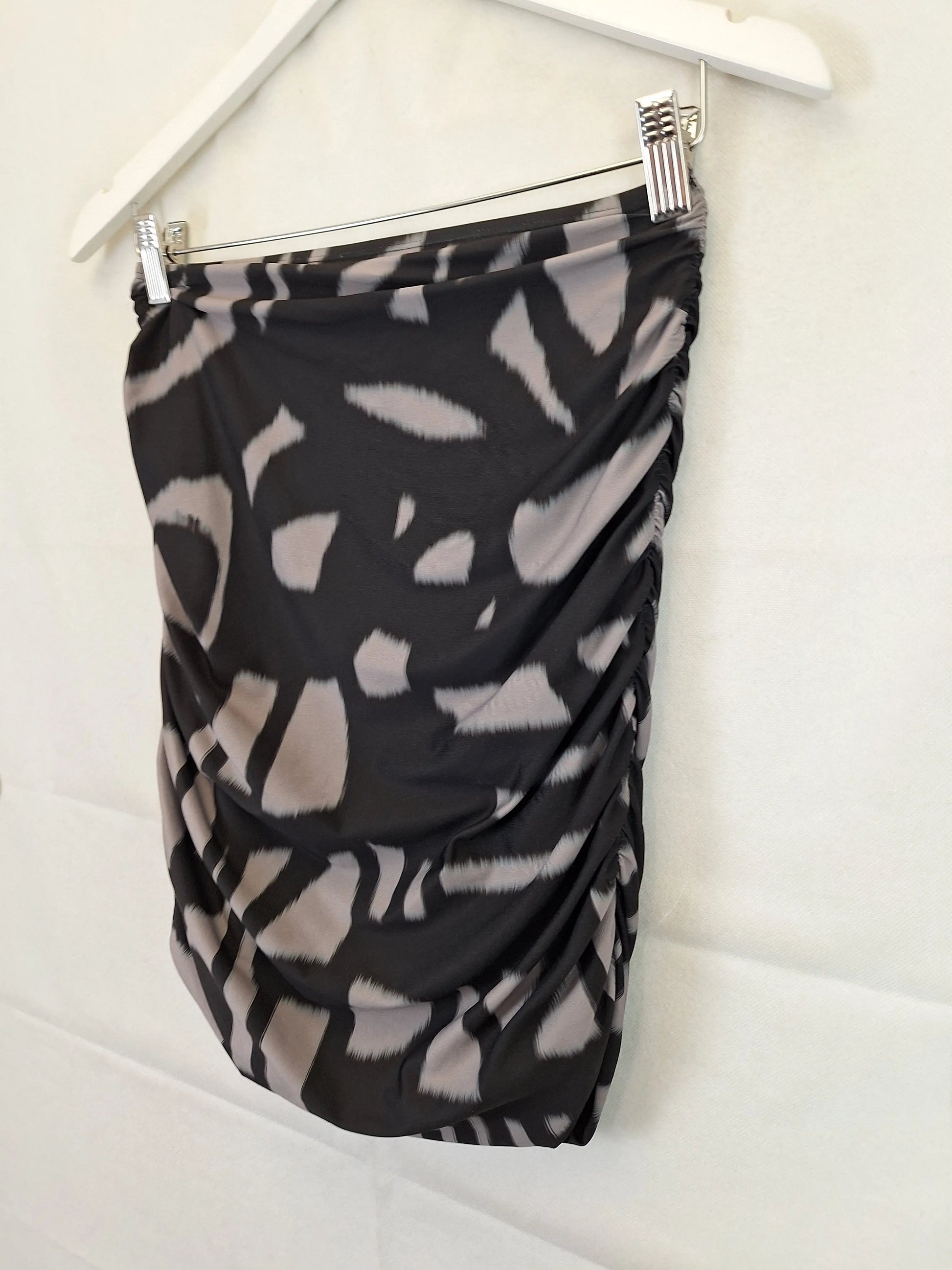 Kookai Flirty Ruched Mini Skirt Size 10 by SwapUp-Online Second Hand Store-Online Thrift Store